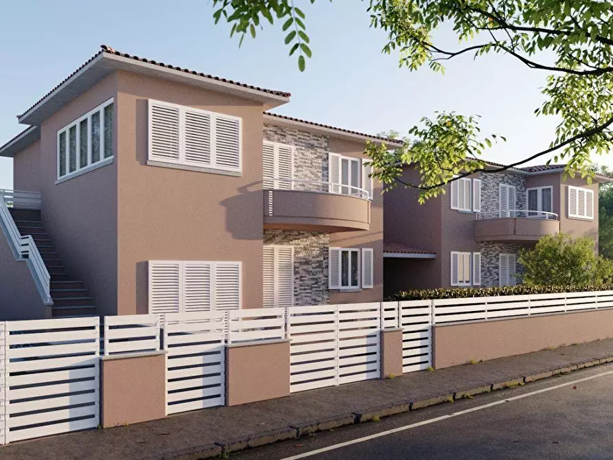 Immagine 1 di Casa quadrifamiliare in vendita  a Cecina