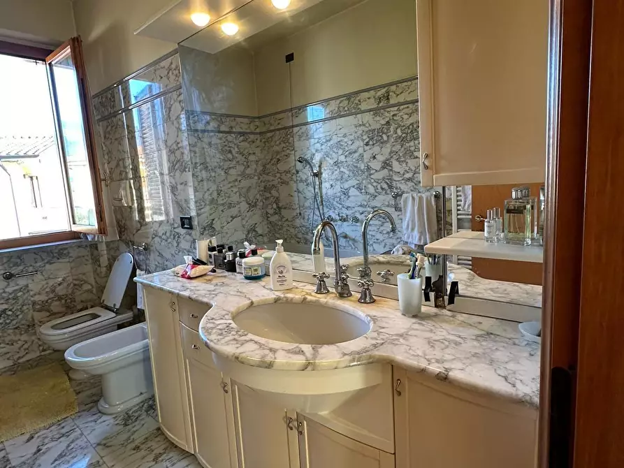 Immagine 20 di Casa bifamiliare in vendita  a Massa