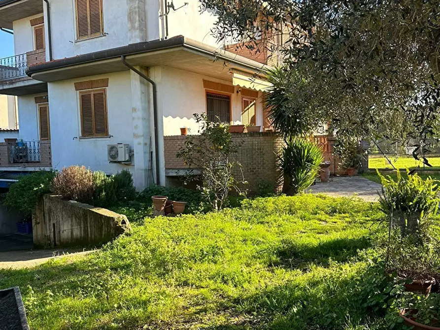 Immagine 6 di Casa bifamiliare in vendita  a Massa