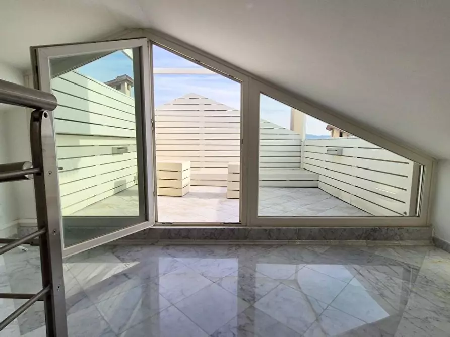 Immagine 63 di Mansarda in vendita  a Viareggio