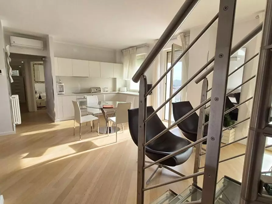 Immagine 4 di Mansarda in vendita  a Viareggio