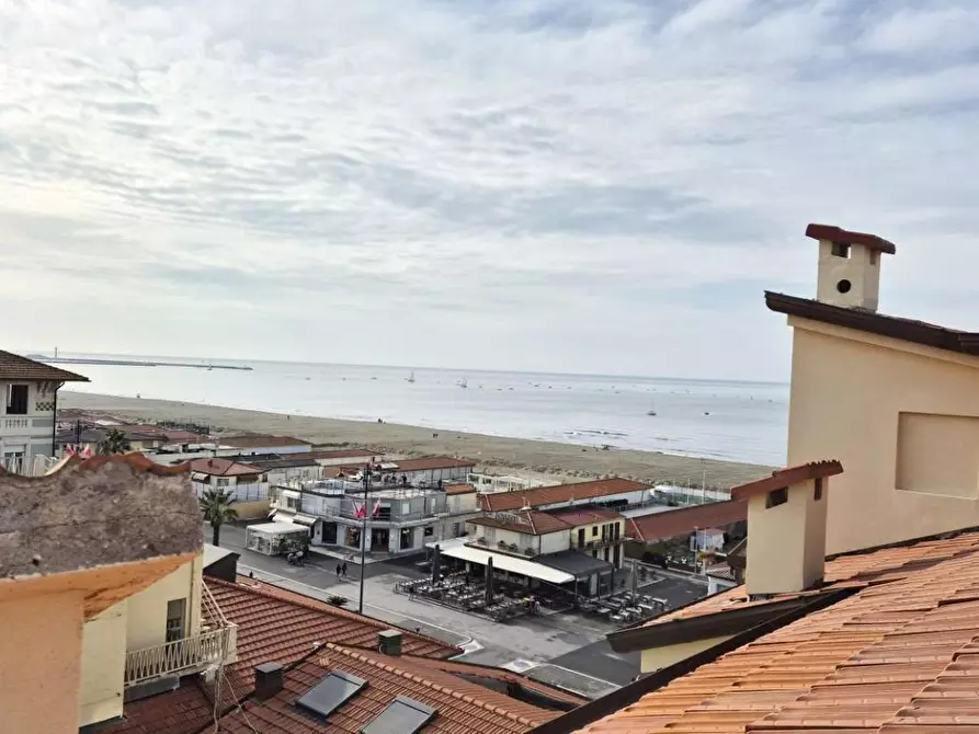 Immagine 68 di Mansarda in vendita  a Viareggio