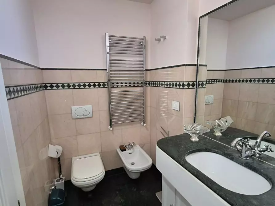 Immagine 54 di Mansarda in vendita  a Viareggio