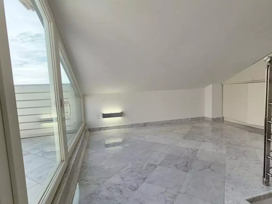 Immagine 62 di Mansarda in vendita  a Viareggio