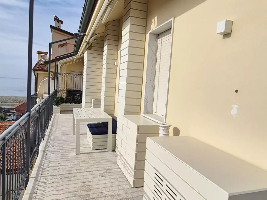 Immagine 25 di Mansarda in vendita  a Viareggio