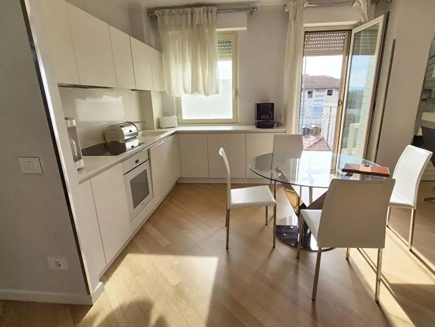 Immagine 17 di Mansarda in vendita  a Viareggio