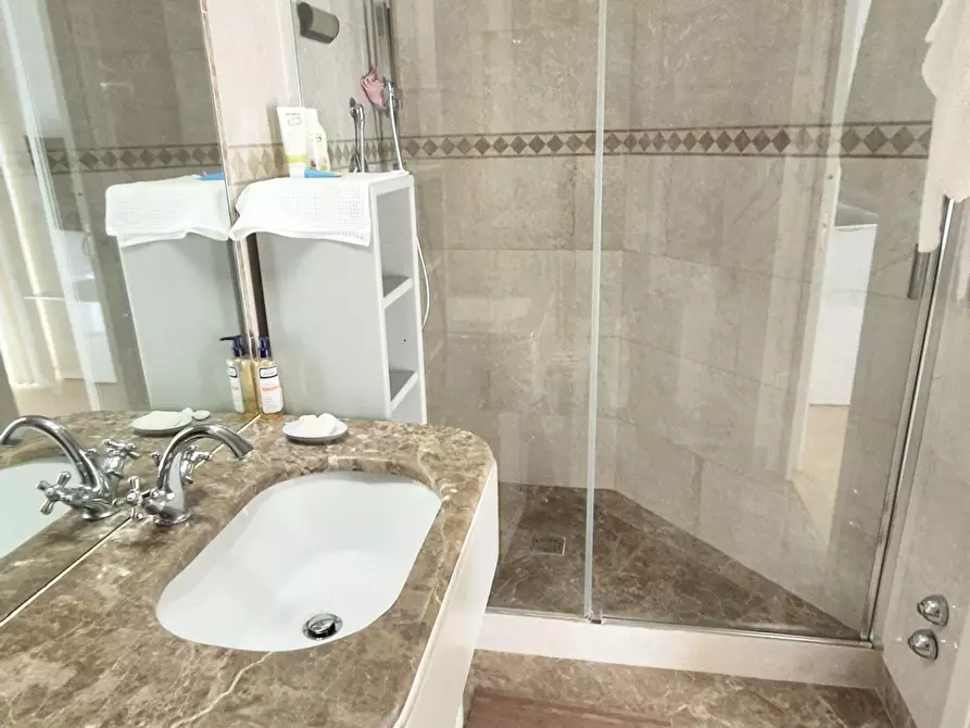 Immagine 39 di Mansarda in vendita  a Viareggio