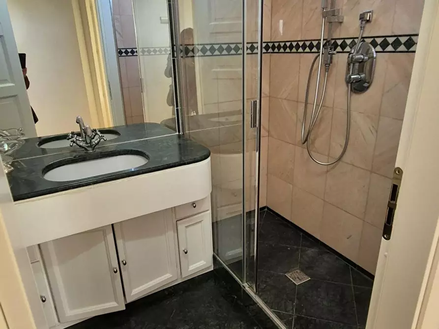 Immagine 49 di Mansarda in vendita  a Viareggio