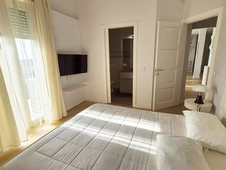 Immagine 33 di Mansarda in vendita  a Viareggio