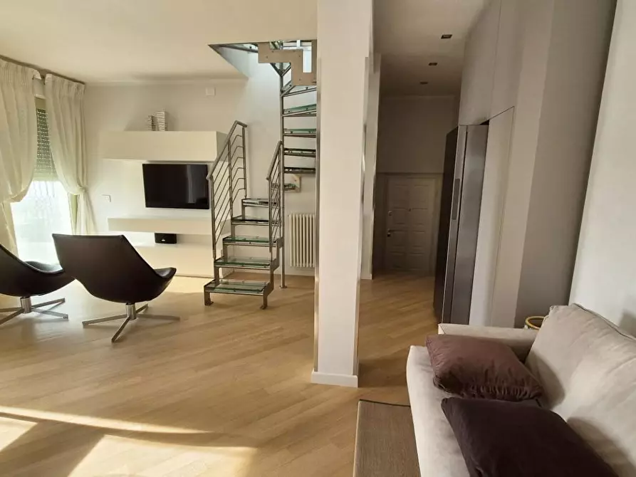 Immagine 5 di Mansarda in vendita  a Viareggio