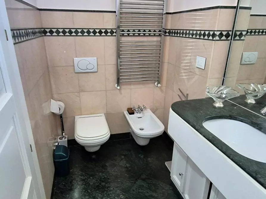 Immagine 53 di Mansarda in vendita  a Viareggio