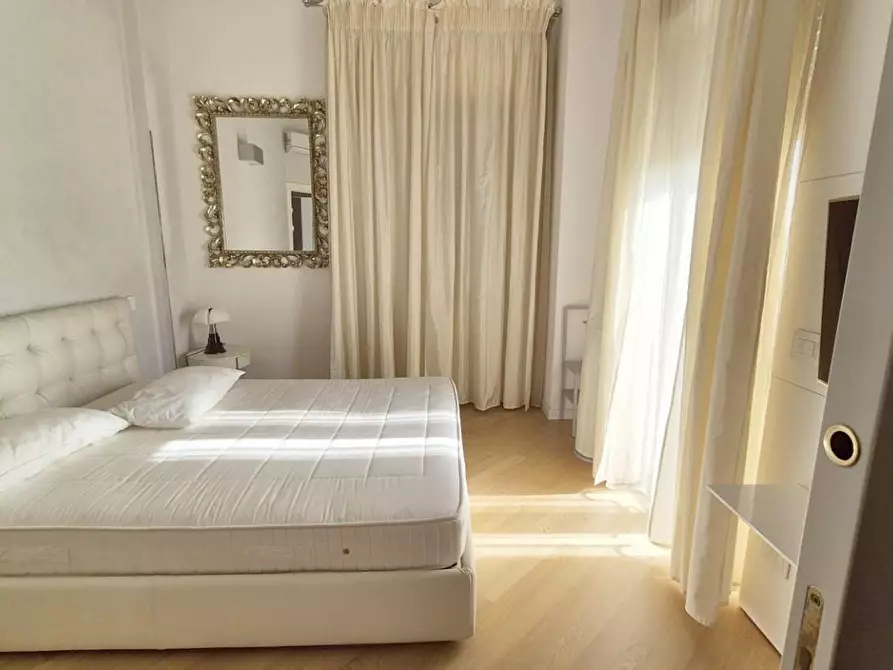 Immagine 30 di Mansarda in vendita  a Viareggio