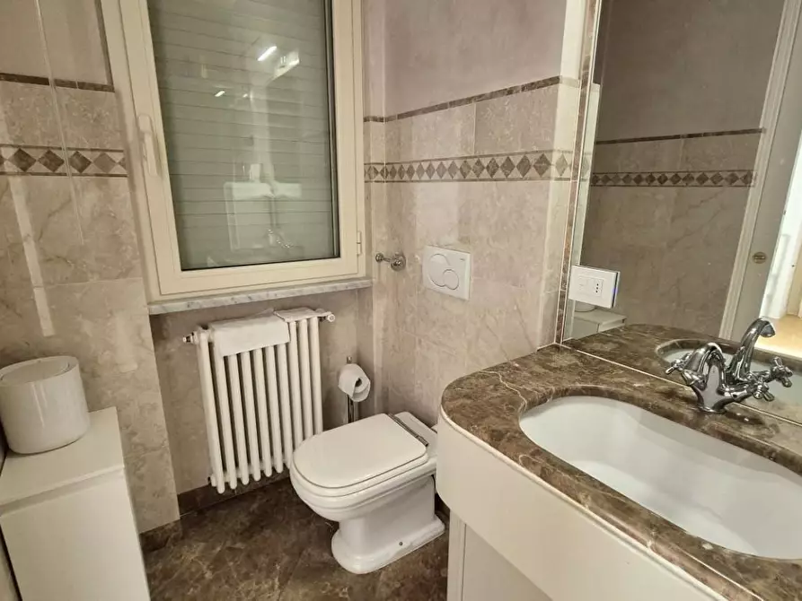 Immagine 37 di Mansarda in vendita  a Viareggio