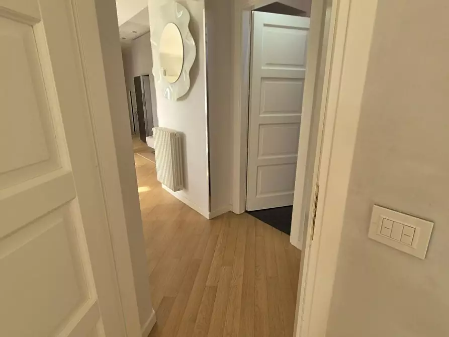 Immagine 48 di Mansarda in vendita  a Viareggio