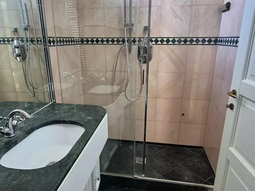 Immagine 52 di Mansarda in vendita  a Viareggio