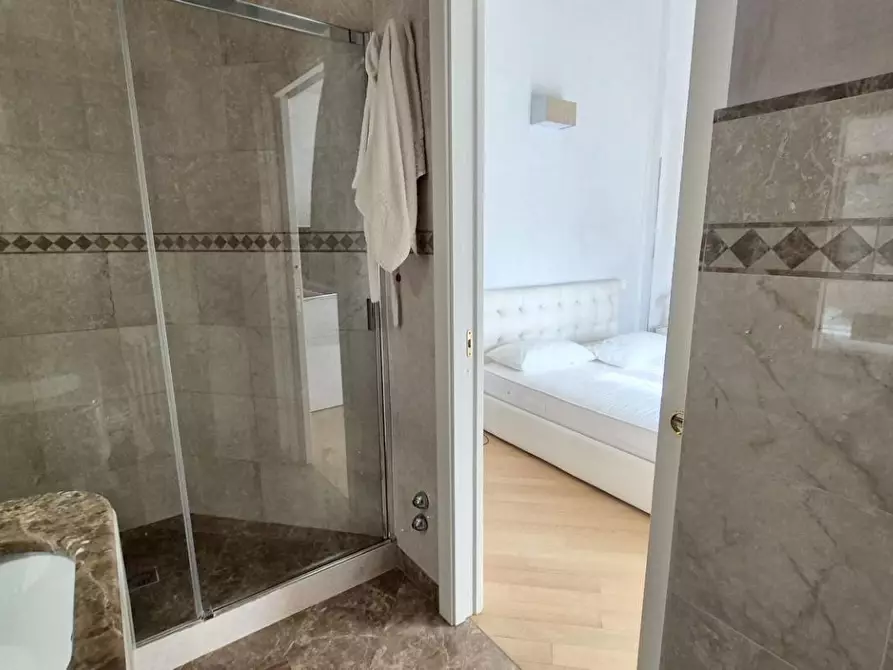 Immagine 41 di Mansarda in vendita  a Viareggio