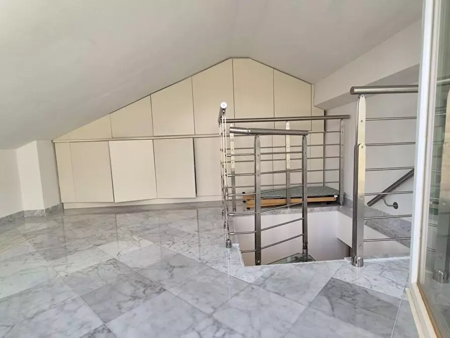 Immagine 60 di Mansarda in vendita  a Viareggio