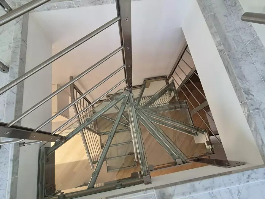 Immagine 70 di Mansarda in vendita  a Viareggio