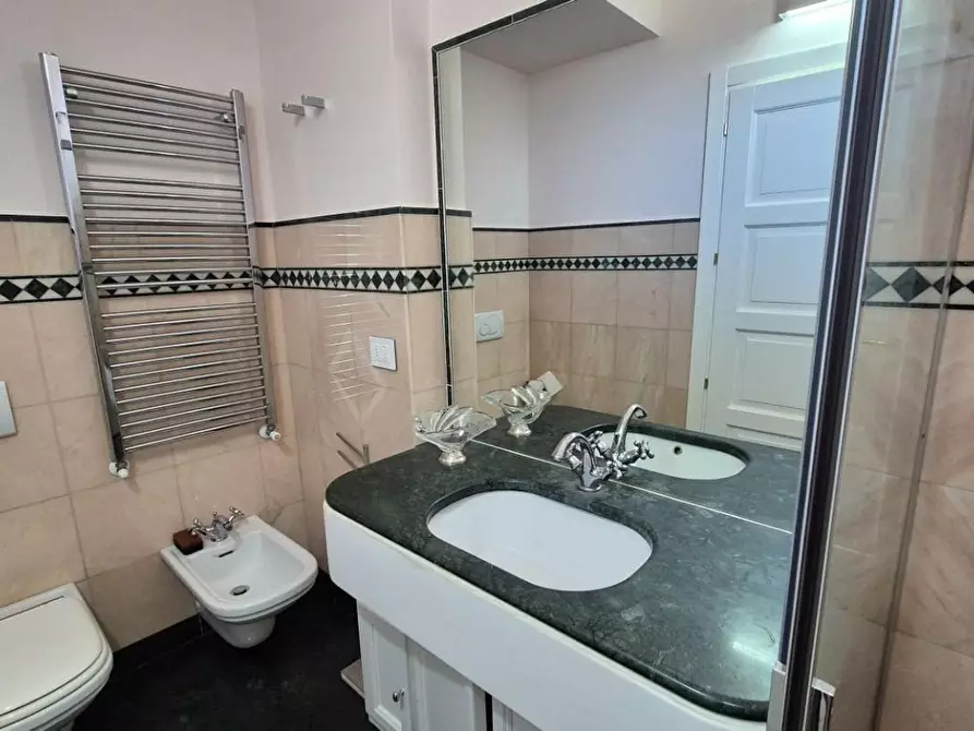 Immagine 55 di Mansarda in vendita  a Viareggio