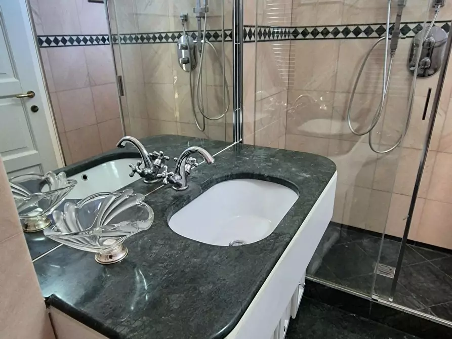 Immagine 51 di Mansarda in vendita  a Viareggio