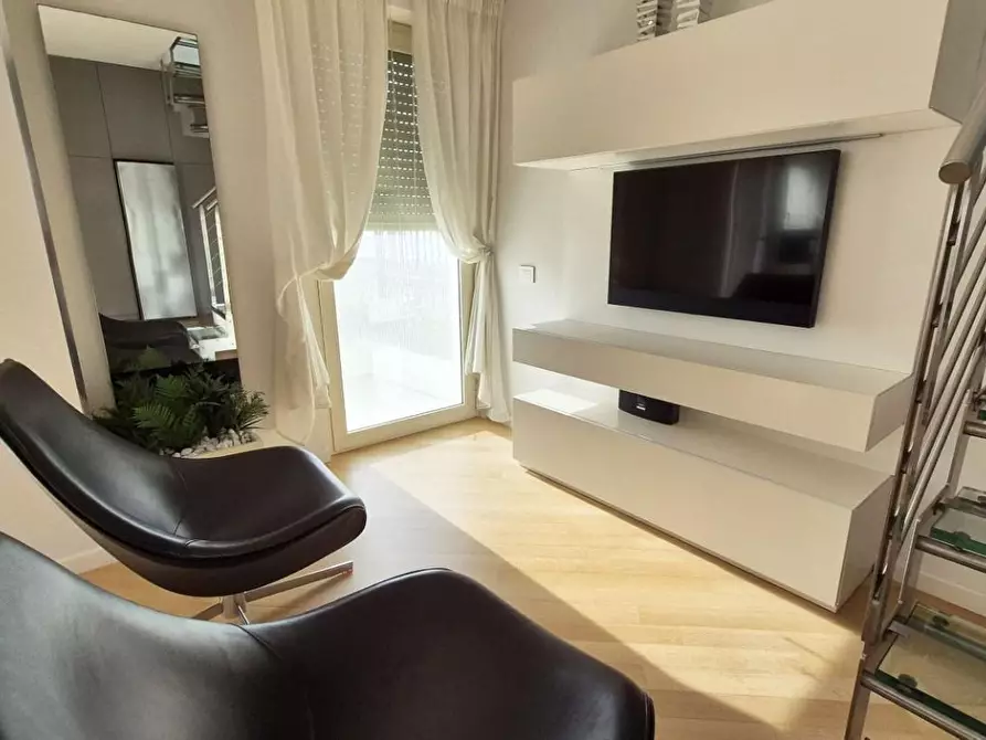 Immagine 10 di Mansarda in vendita  a Viareggio