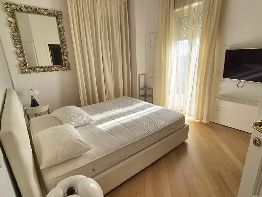 Immagine 28 di Mansarda in vendita  a Viareggio