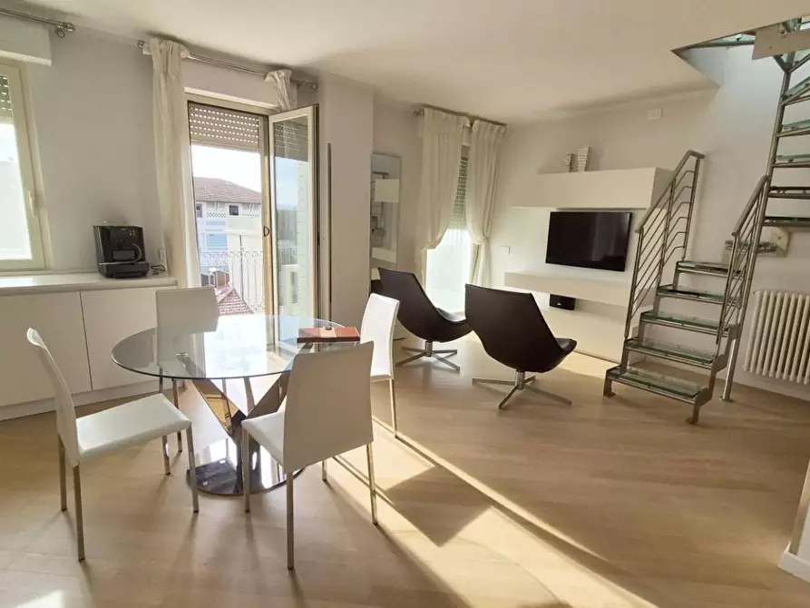 Immagine 7 di Mansarda in vendita  a Viareggio