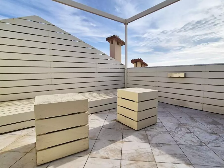 Immagine 66 di Mansarda in vendita  a Viareggio