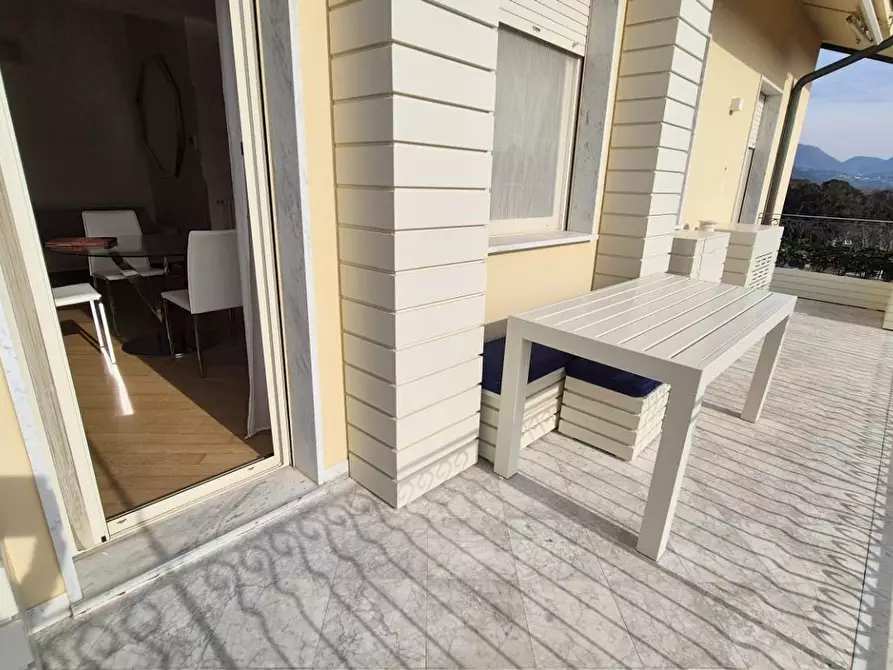 Immagine 23 di Mansarda in vendita  a Viareggio