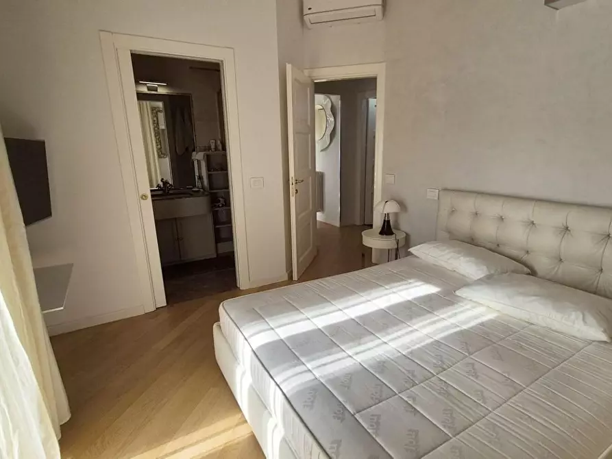 Immagine 35 di Mansarda in vendita  a Viareggio