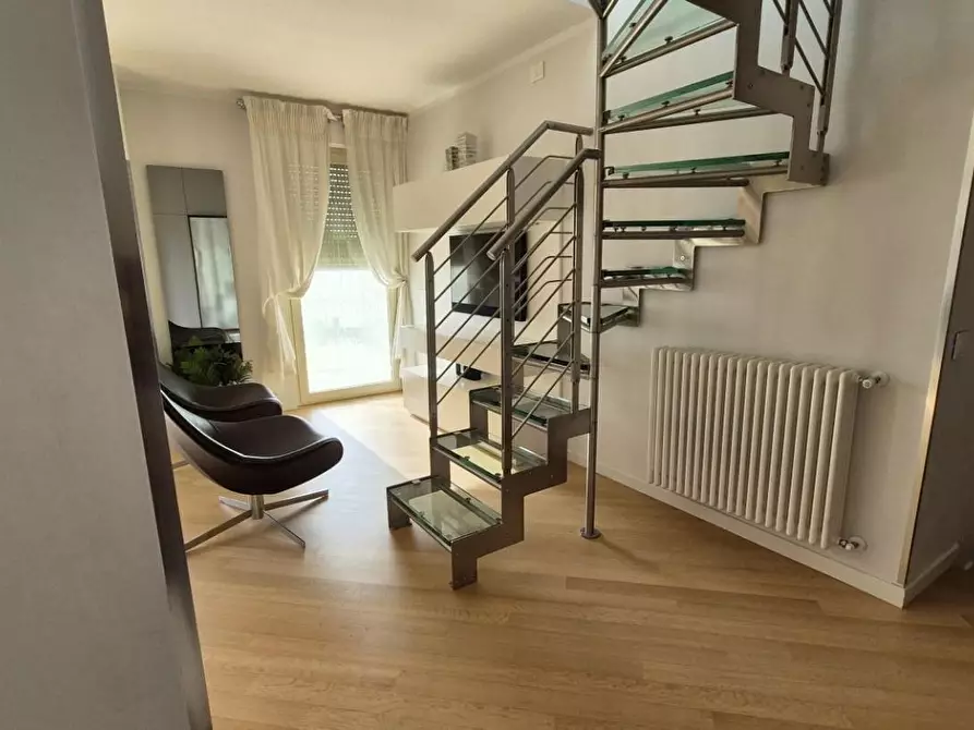 Immagine 15 di Mansarda in vendita  a Viareggio