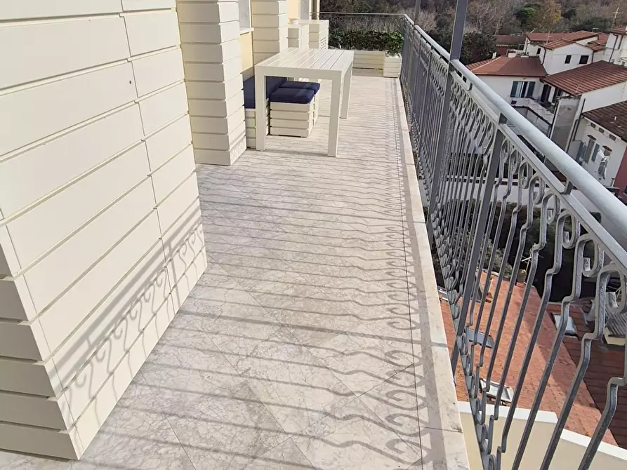 Immagine 22 di Mansarda in vendita  a Viareggio