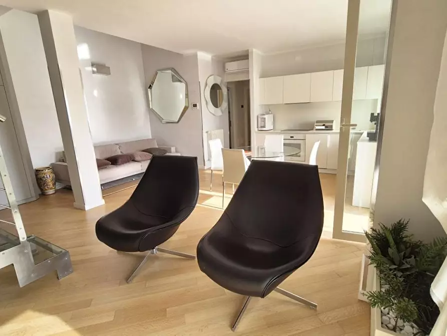 Immagine 11 di Mansarda in vendita  a Viareggio