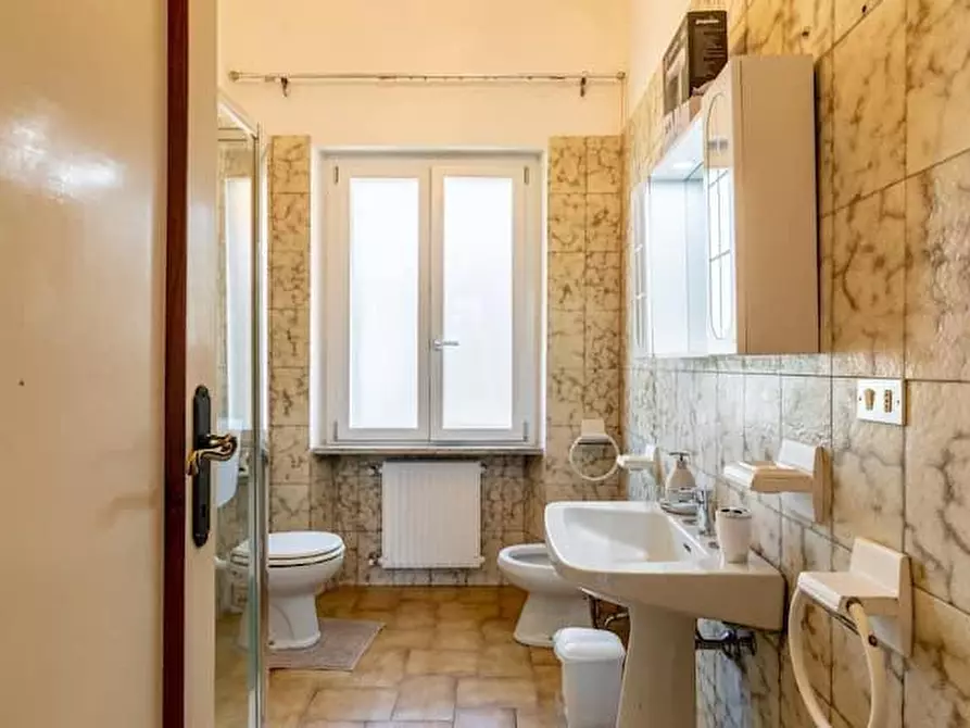 Immagine 7 di Villa in vendita  a Carrara