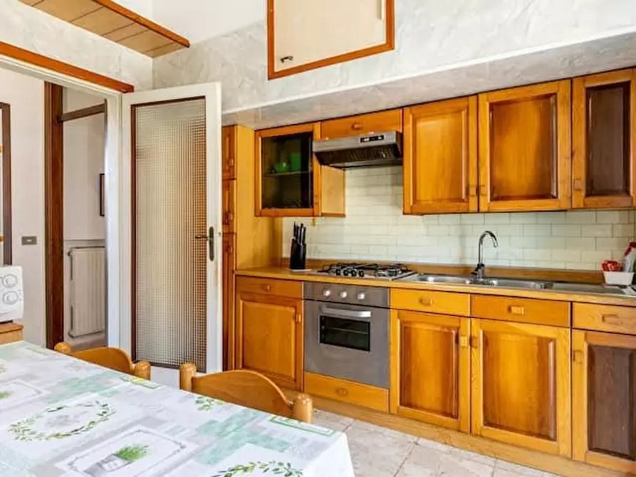 Immagine 6 di Villa in vendita  a Carrara