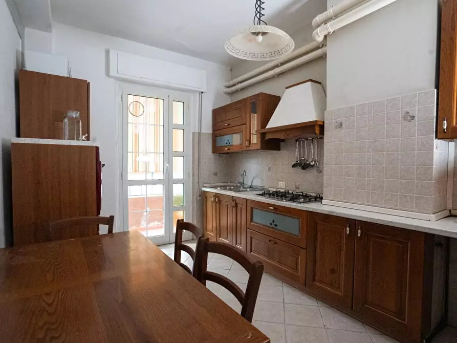 Immagine 2 di Appartamento in vendita  a Carrara