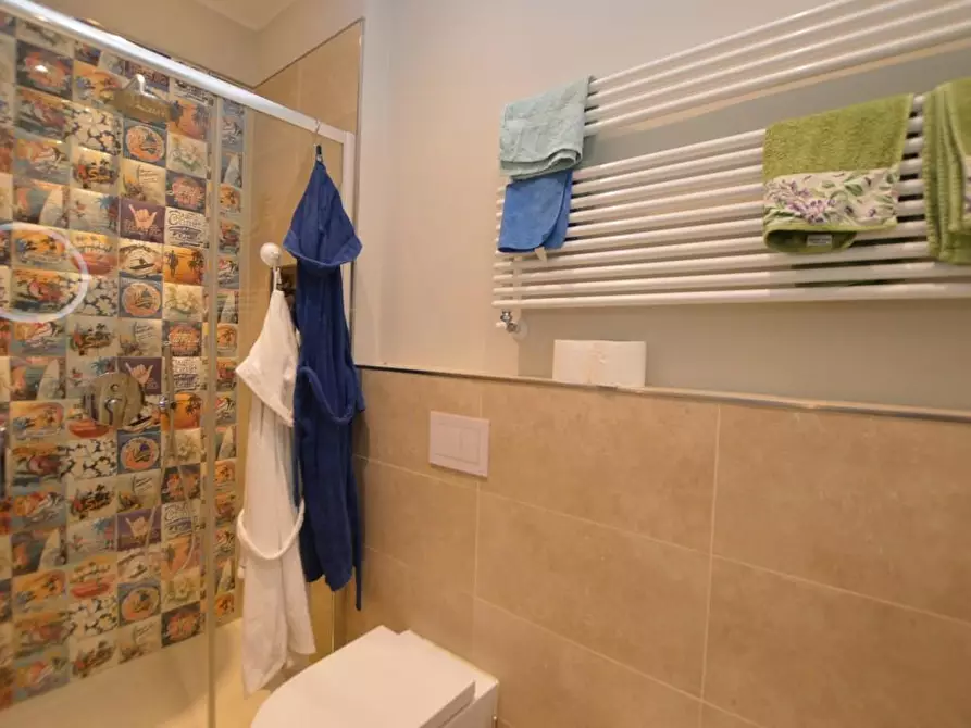 Immagine 22 di Appartamento in vendita  a Lucca