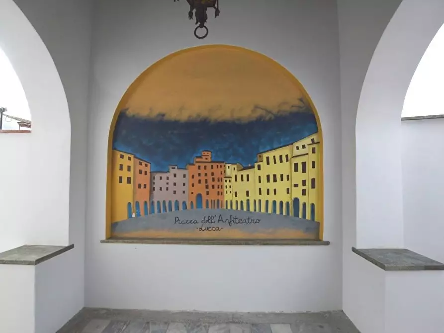 Immagine 3 di Appartamento in vendita  a Lucca