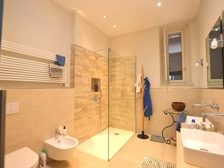 Immagine 25 di Appartamento in vendita  a Lucca