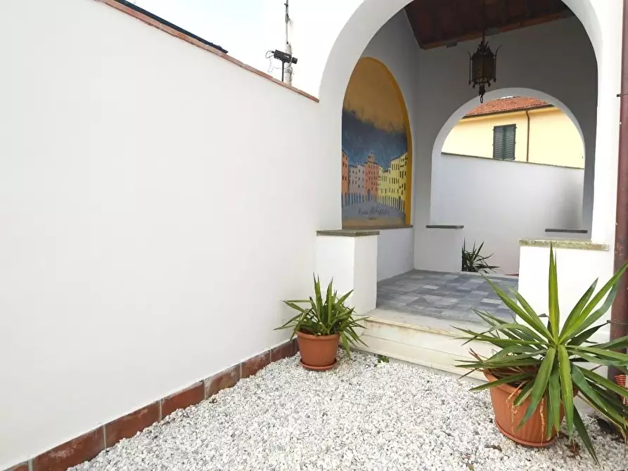 Immagine 2 di Appartamento in vendita  a Lucca