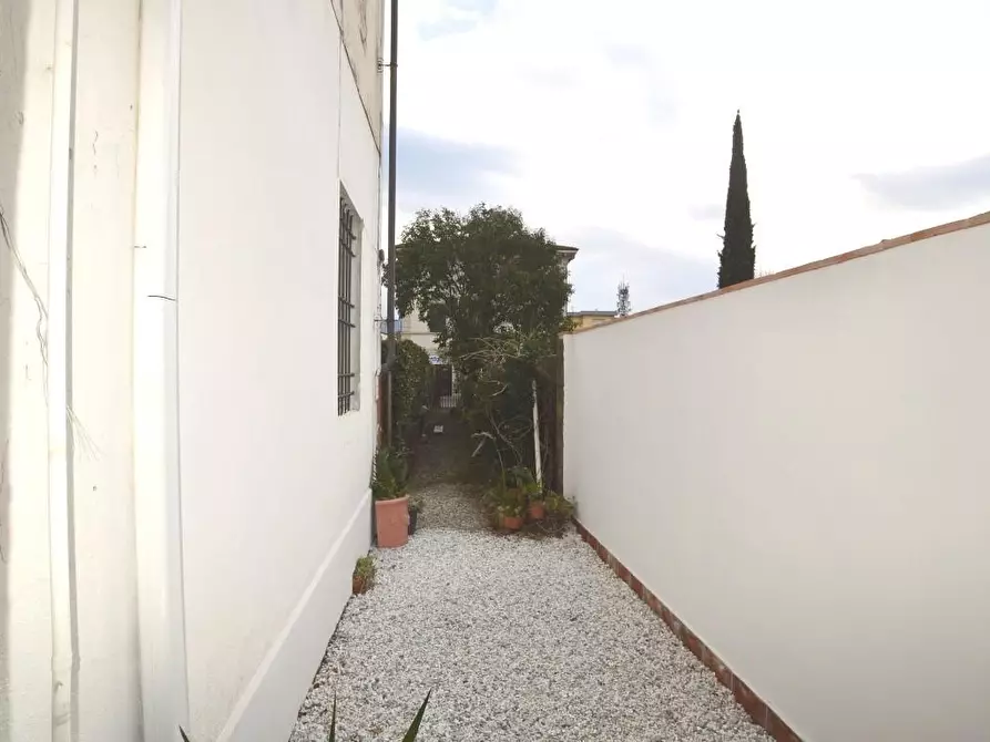 Immagine 4 di Appartamento in vendita  a Lucca