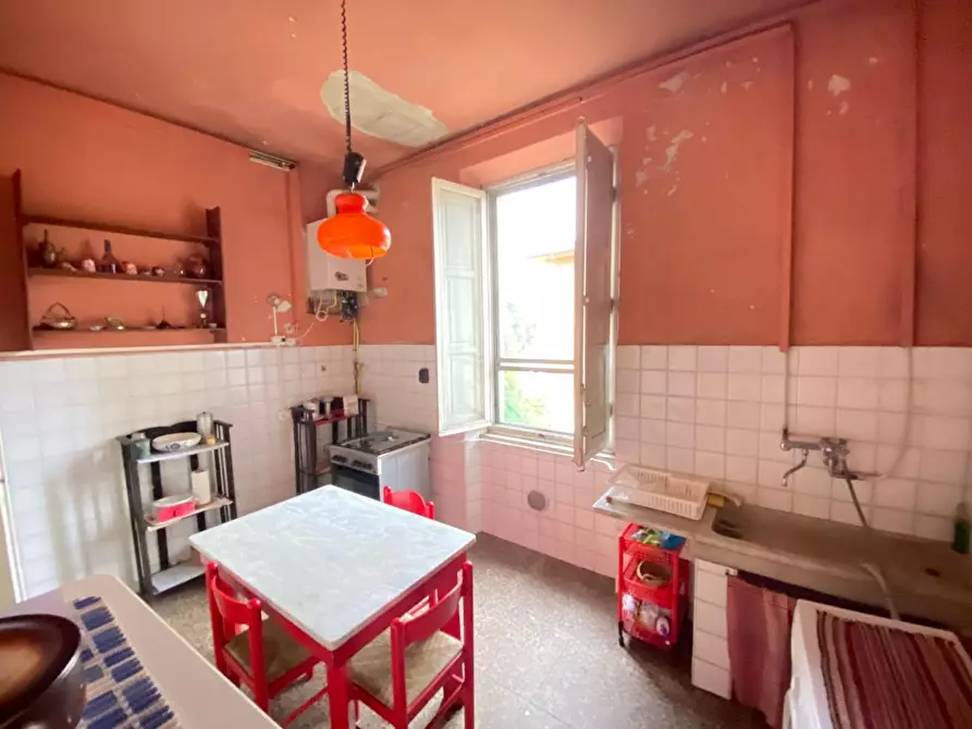 Immagine 4 di Appartamento in vendita  a Lucca