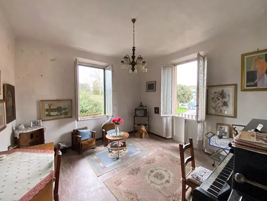 Immagine 1 di Appartamento in vendita  a Lucca