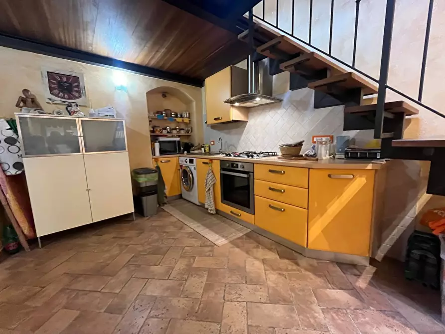 Immagine 2 di Appartamento in vendita  a Massa