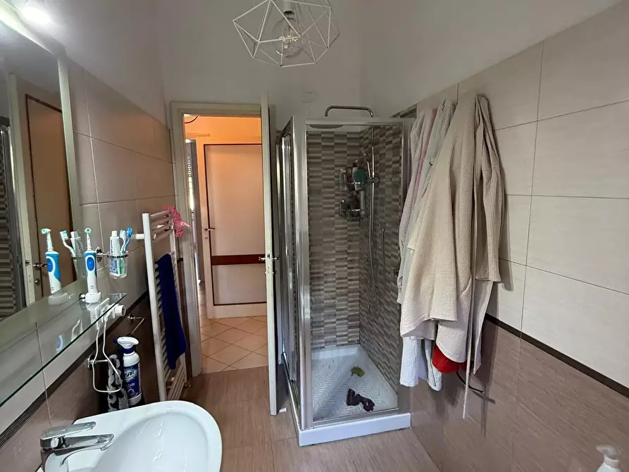 Immagine 12 di Appartamento in vendita  a Viareggio