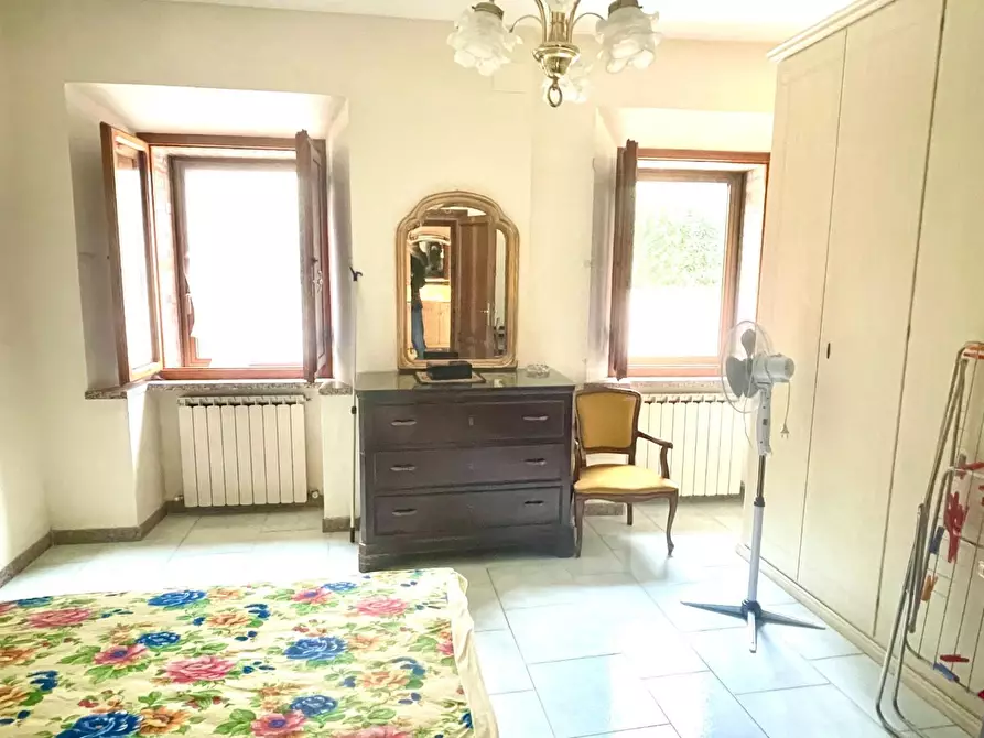 Immagine 11 di Appartamento in vendita  a Siena