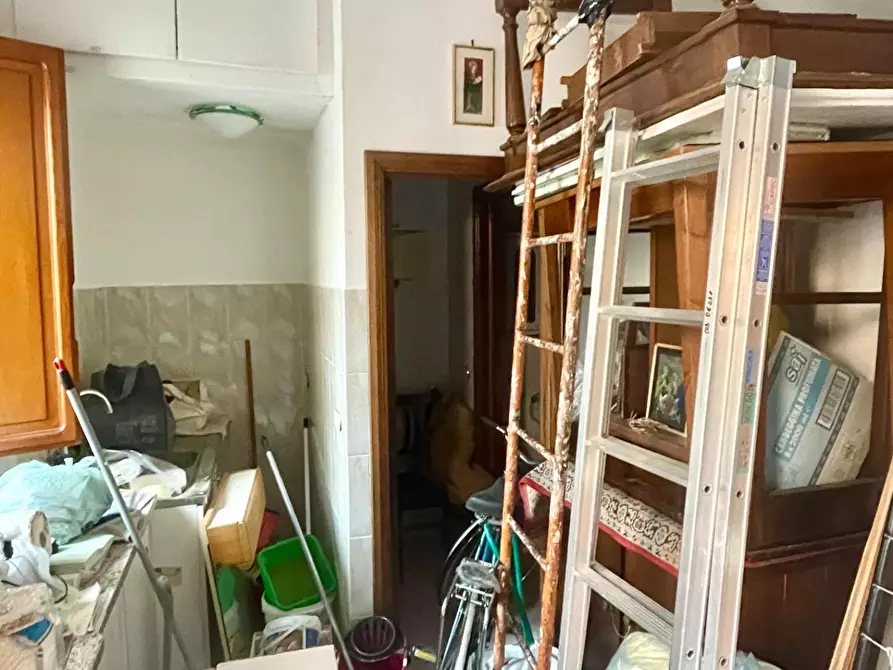 Immagine 4 di Magazzino in vendita  a Siena