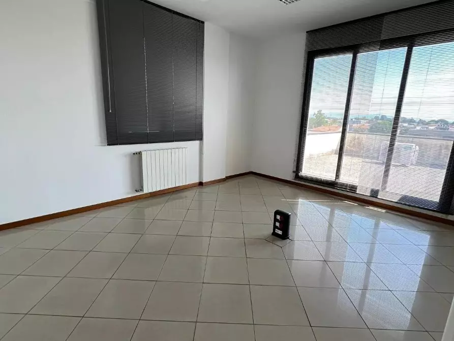 Immagine 2 di Ufficio in affitto  a Pisa
