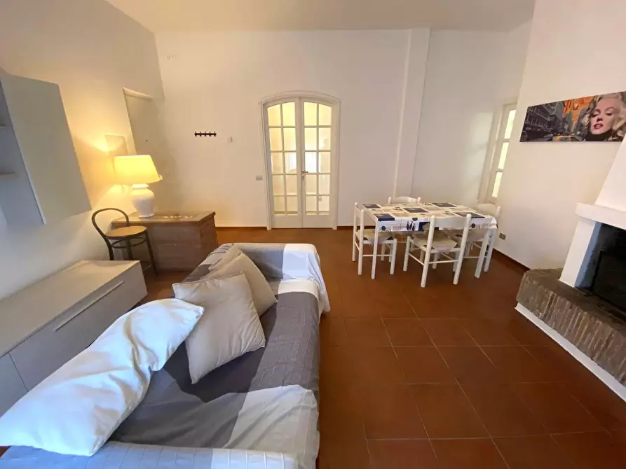 Immagine 2 di Appartamento in vendita  a Massa