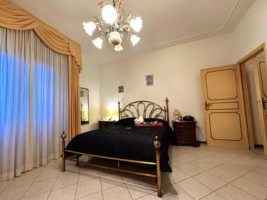 Immagine 14 di Villa in vendita  a Lucca